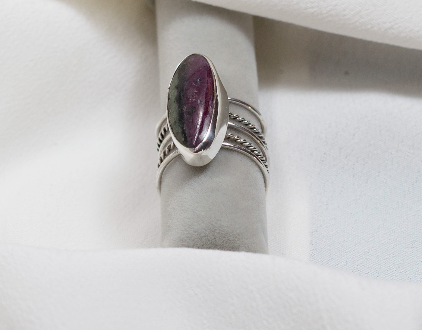 anillo-plata-isla-rubi-zoisita-silverboat