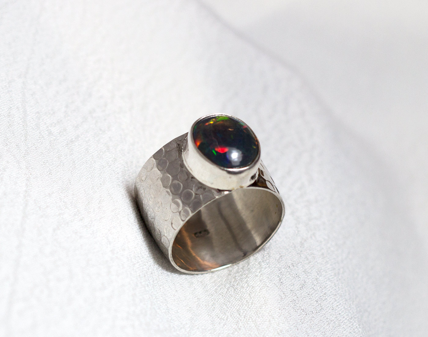 anillo-plata-rilsak-martelado-opalo-silverboat