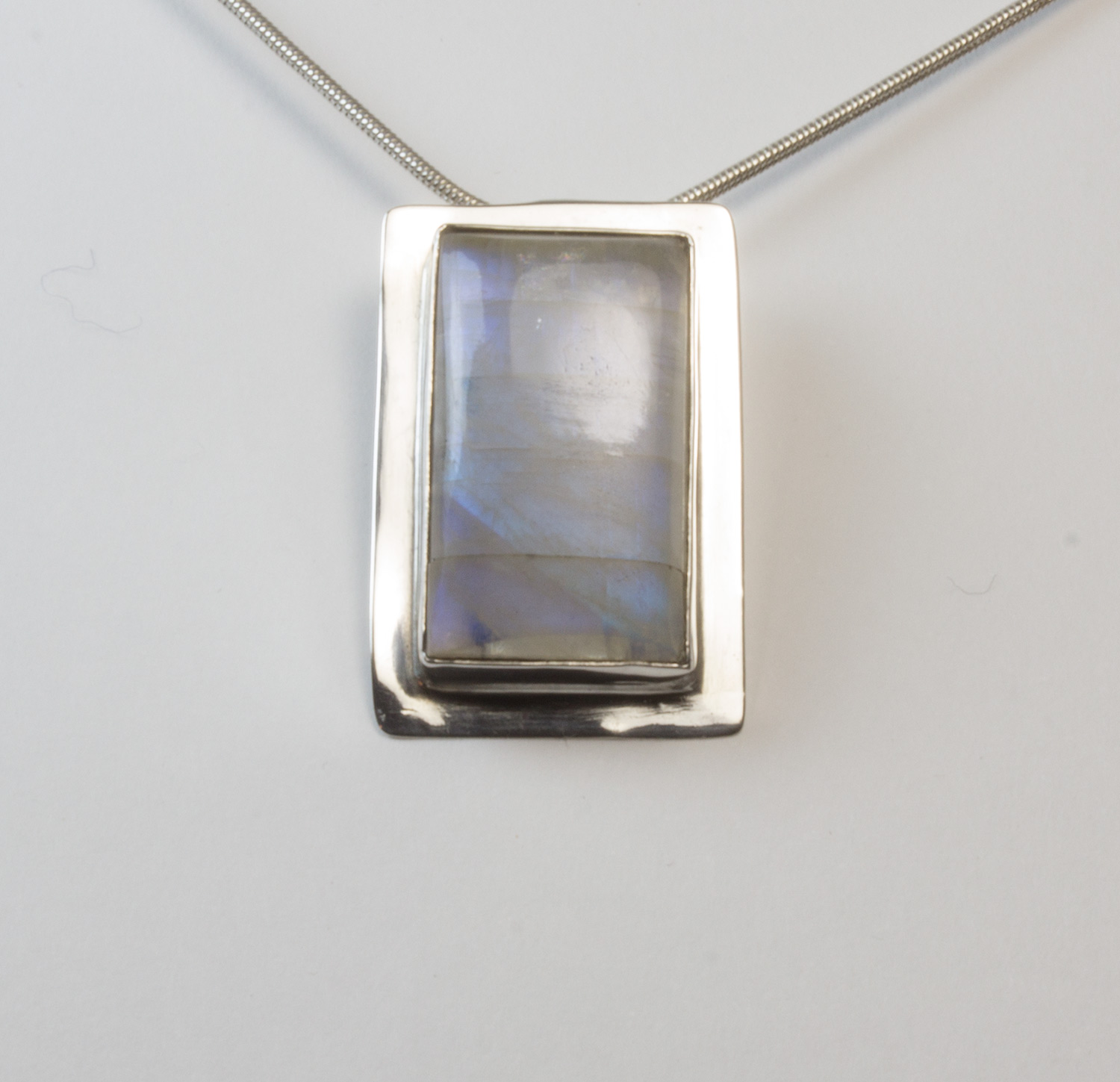 colgante-piedra-de-luna-cuadrado-silverboat