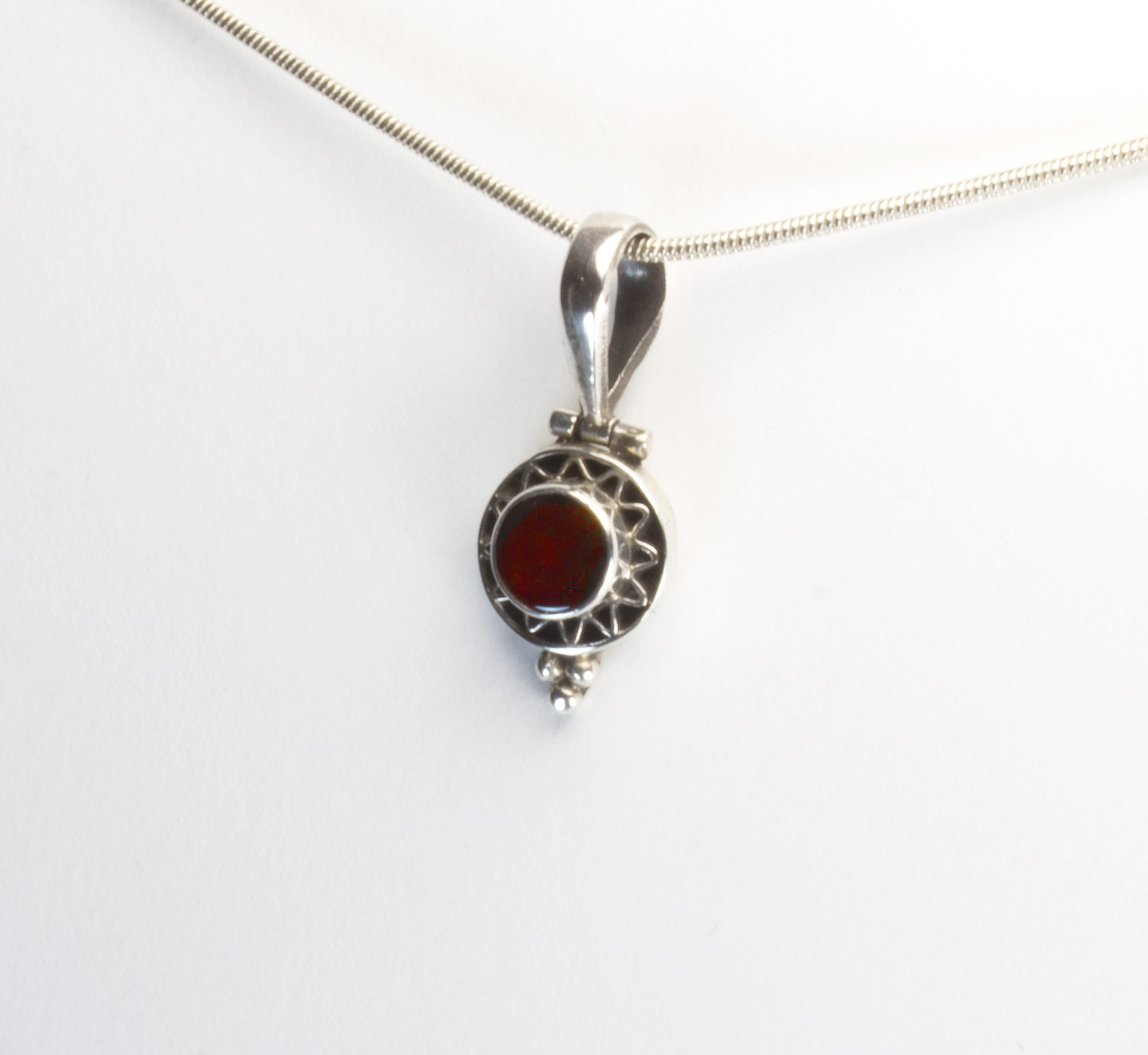 colgante-granate-plata-pequeño3-silverboat