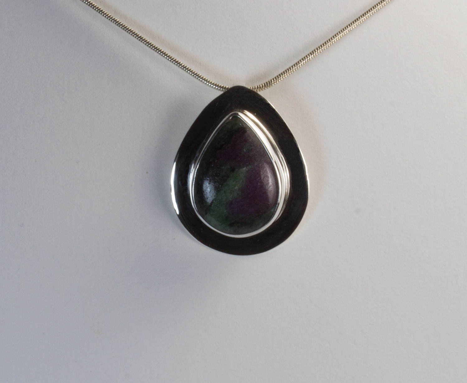 colgante-rubi-zoisita-plata-corazon6-silverboat