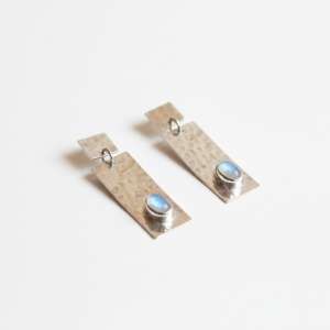 pendientes-navat-en-plata-de-ley-con-piedra-de-luna-silverboat.es